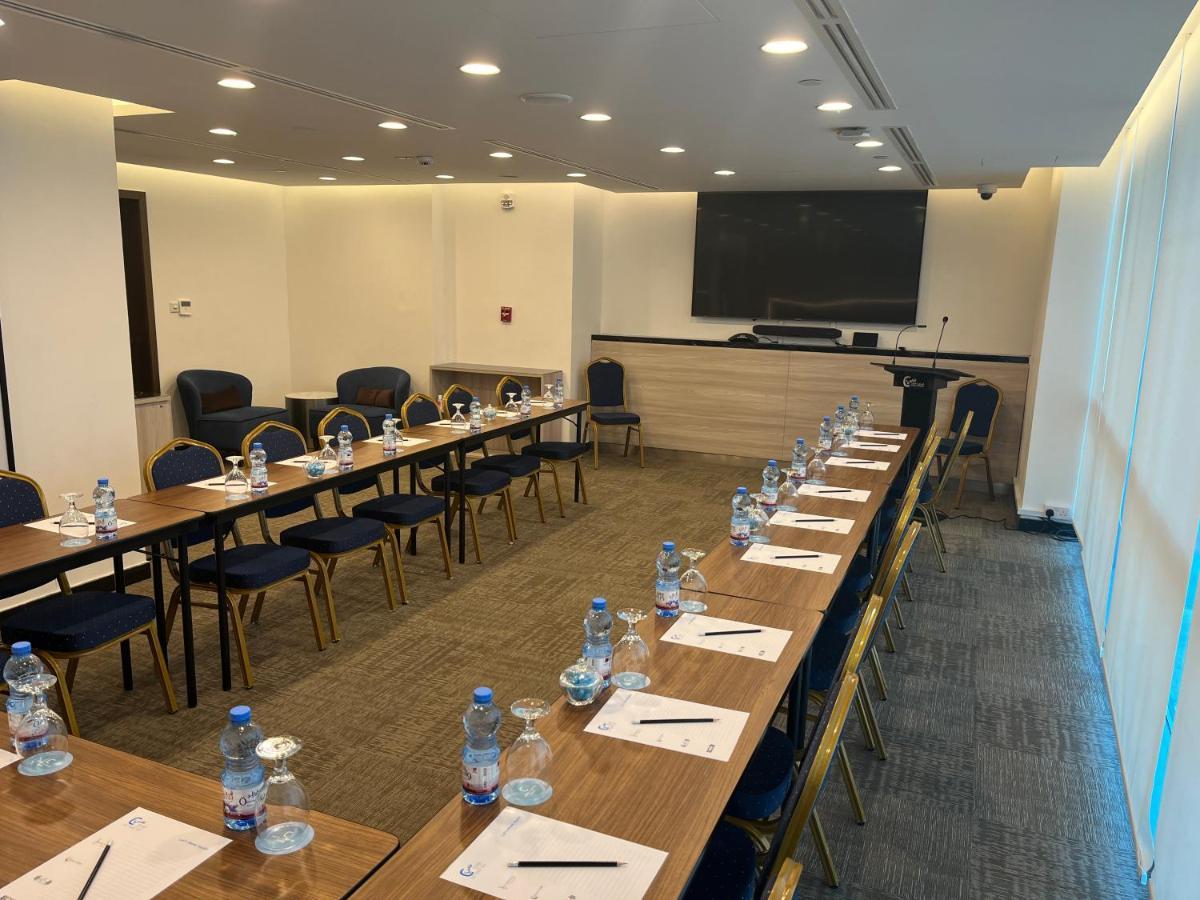 C - Hotel And Suites Doha Extérieur photo