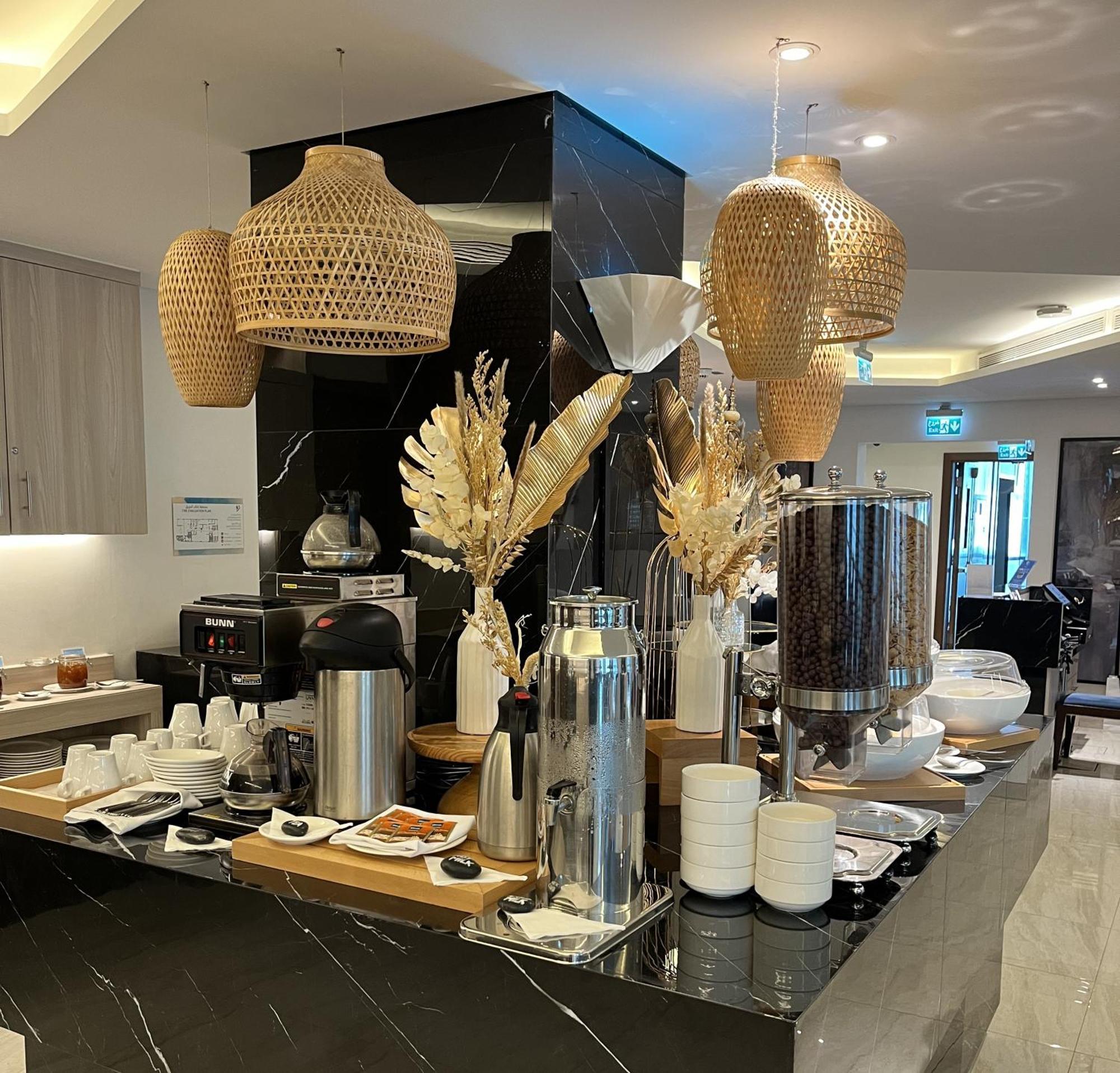 C - Hotel And Suites Doha Extérieur photo